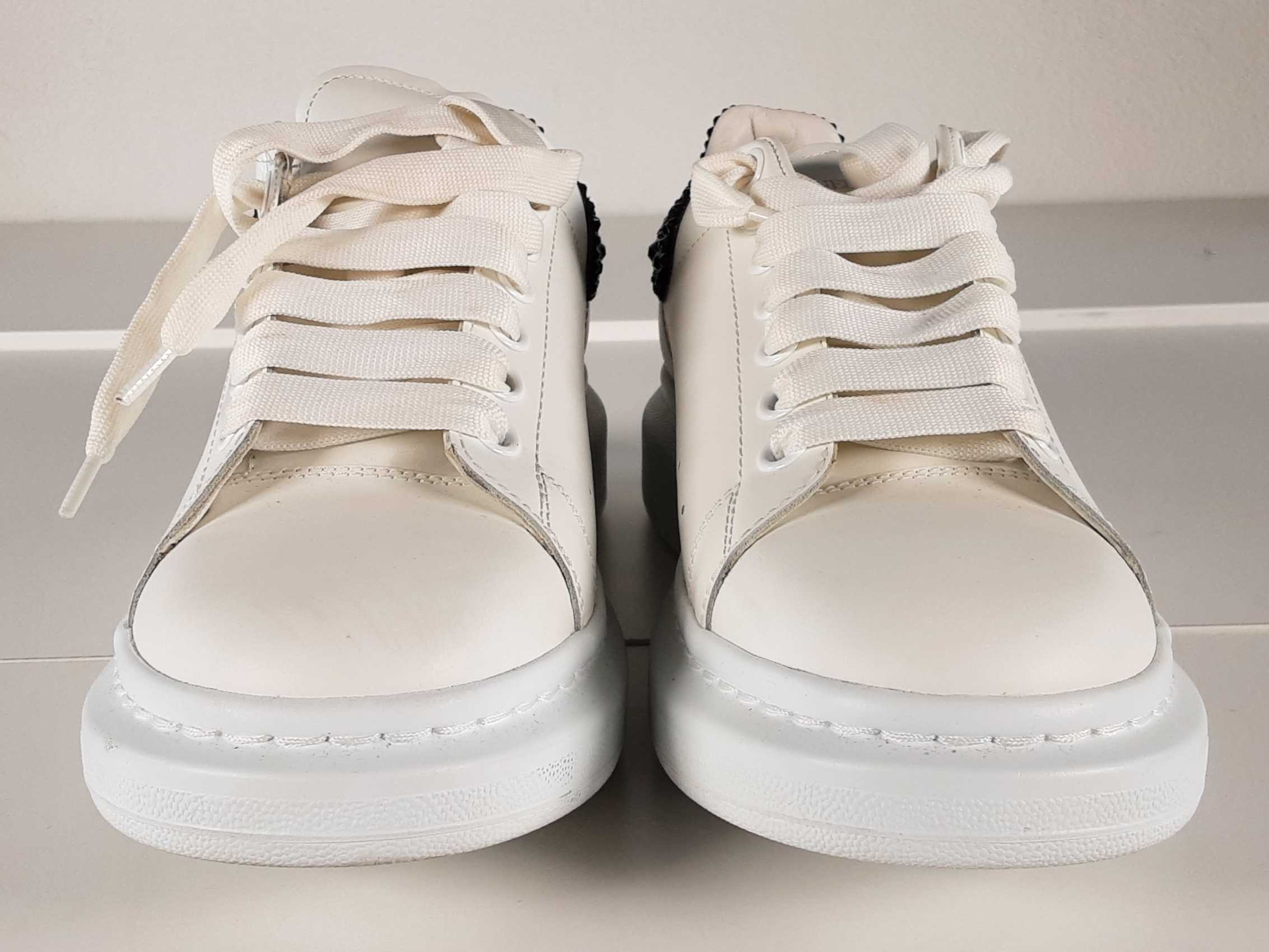 Alexander McQueen – Max Pawn