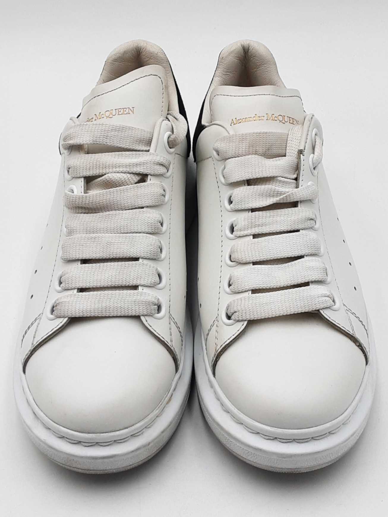 Alexander McQueen – Max Pawn