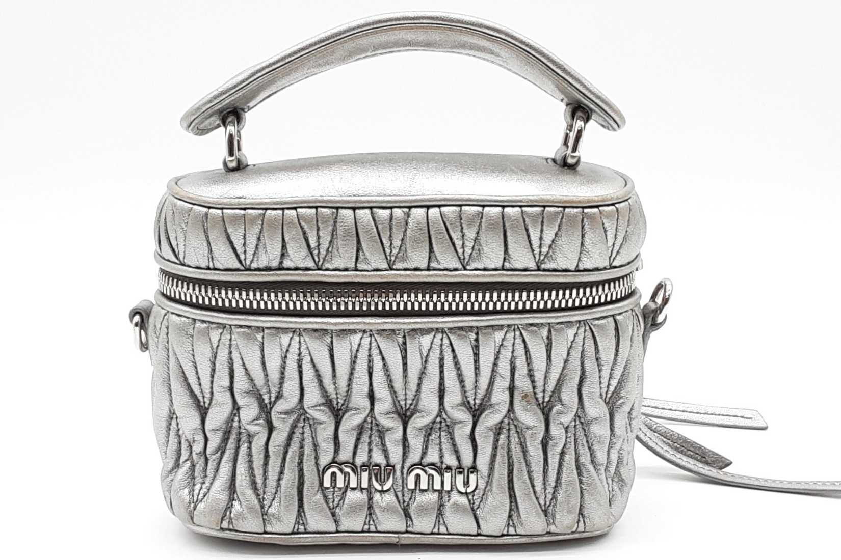 miu miu シルバー　ミニバッグ Miu Miu Metalic Silver Leather Micro Crossbody Bag Eb0126cxzde