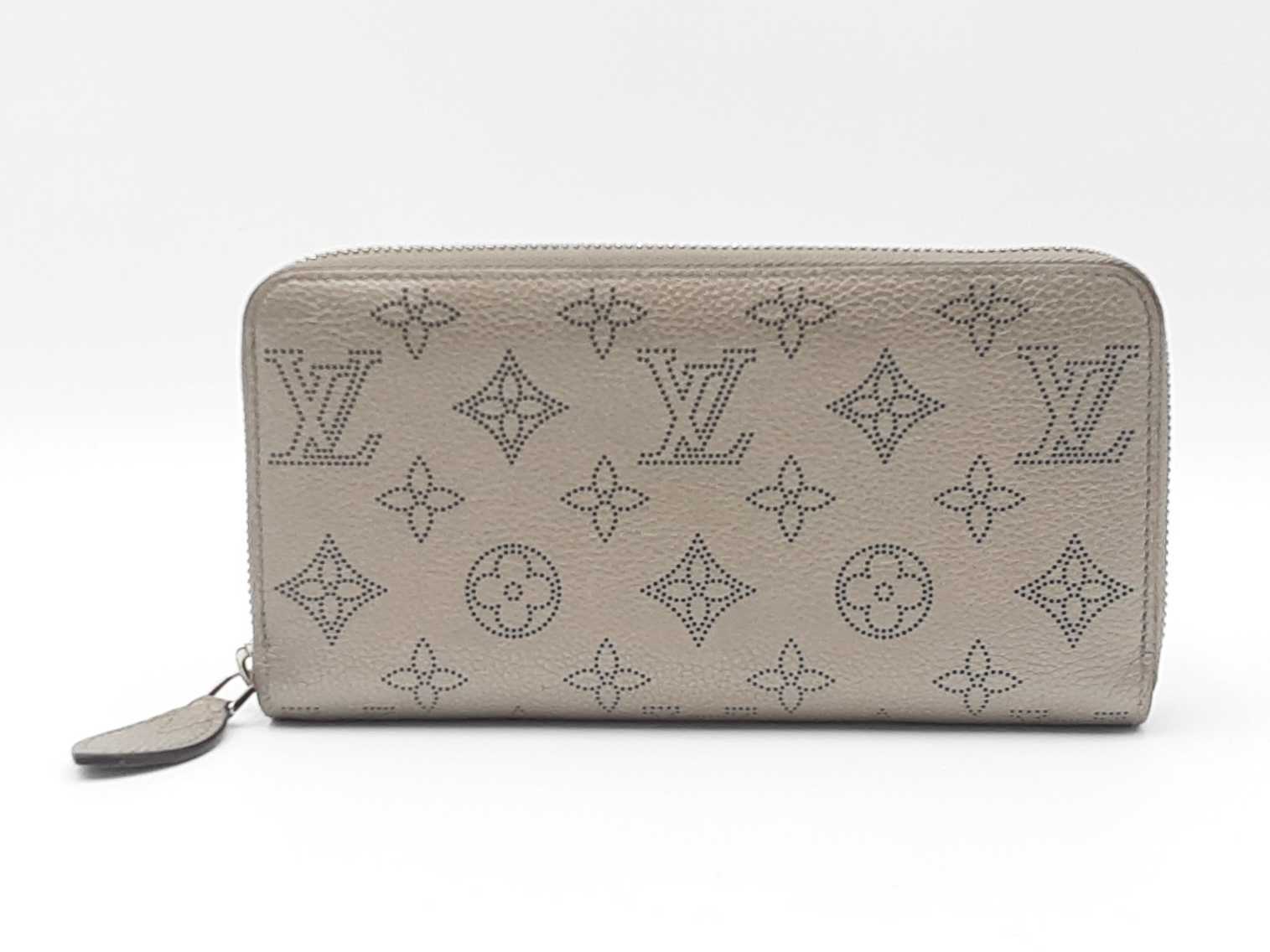 Louis Vuitton Zippy Wallet In Metallic Grey Mahina Perforated