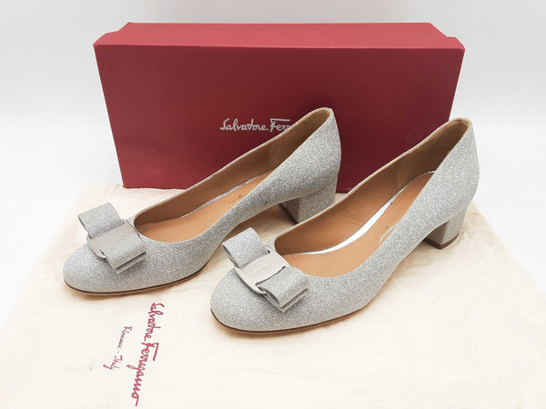 Salvatore Ferragamo Vara Bow Silver Glitter Leather Shoes Size 8.5 Do0324lxzde