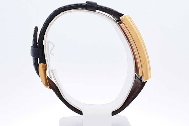 Gucci 2600 M 23mm Gold Tone Stainless Steel Watch With Leather Band Eb0925lcrdu