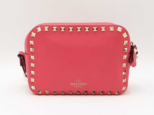 Valentino Rockstud Camera Crossbody Bag In Fuschia Leather Fw0625ozxdu