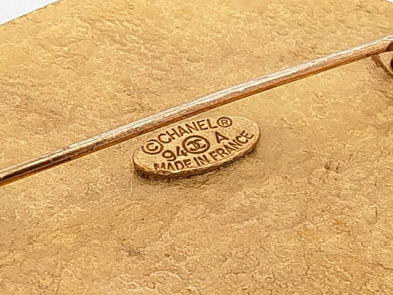 Chanel Cc Logo Gold-tone Hammered Finish Brooch Fw1025lrzdu