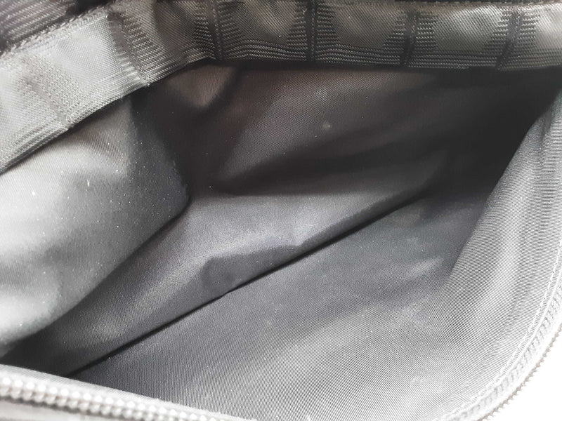 Chanel Travel Line Black Cc Logo Nylon Messenger Bag Do825oxzde