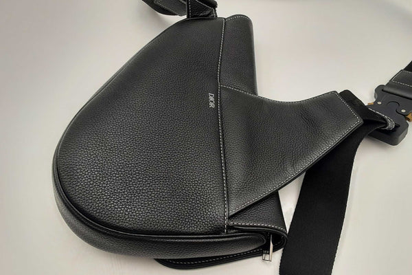 Christian Dior And Shawn Stussy Black Leather Bee Patch Saddle Bag Eb1124lxxzdu