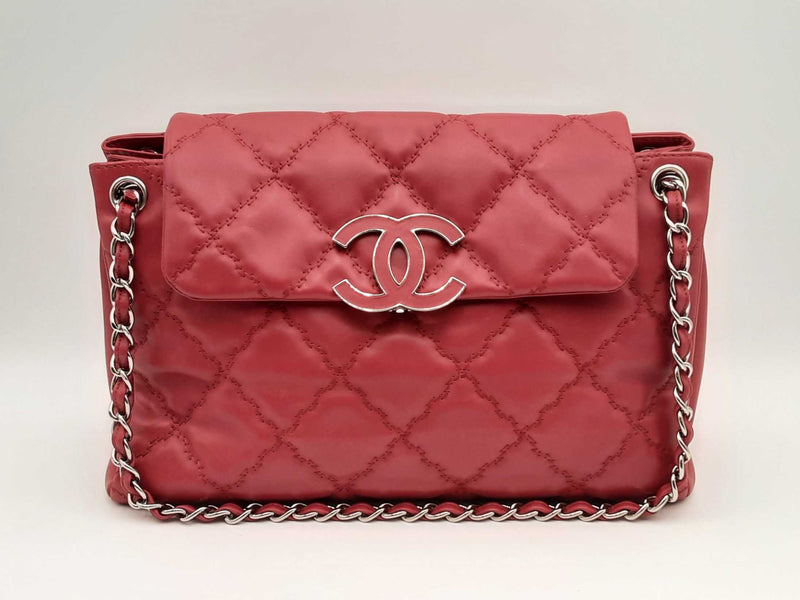 Chanel Hamptons Quilted Red Calfskin Flap Shoulder Bag Fw1224lxzxsa