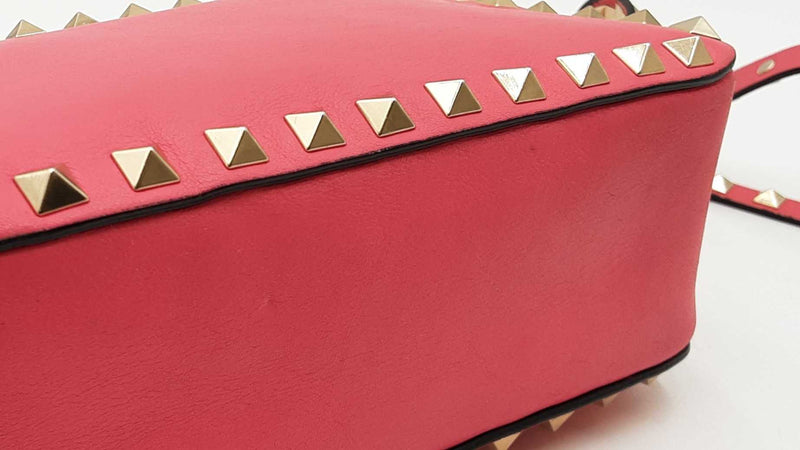 Valentino Rockstud Camera Crossbody Bag In Fuschia Leather Fw0625ozxdu
