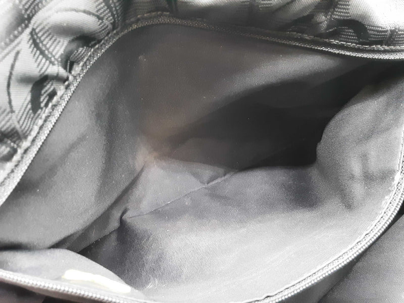 Chanel Travel Line Black Cc Logo Nylon Messenger Bag Do825oxzde