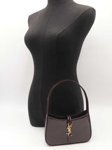 Yves Saint Laurent Le 5 À 7 Hobo Bag In Chocolate Patent Leather Fw0426pzxdu