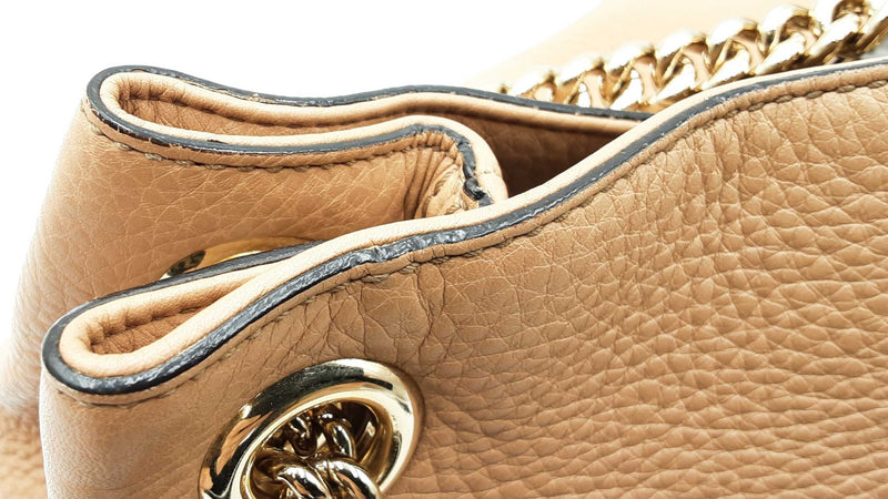 Gucci Soho Chain Shoulder Bag In Tan Pebbled Calfskin Fw0825pzxdu