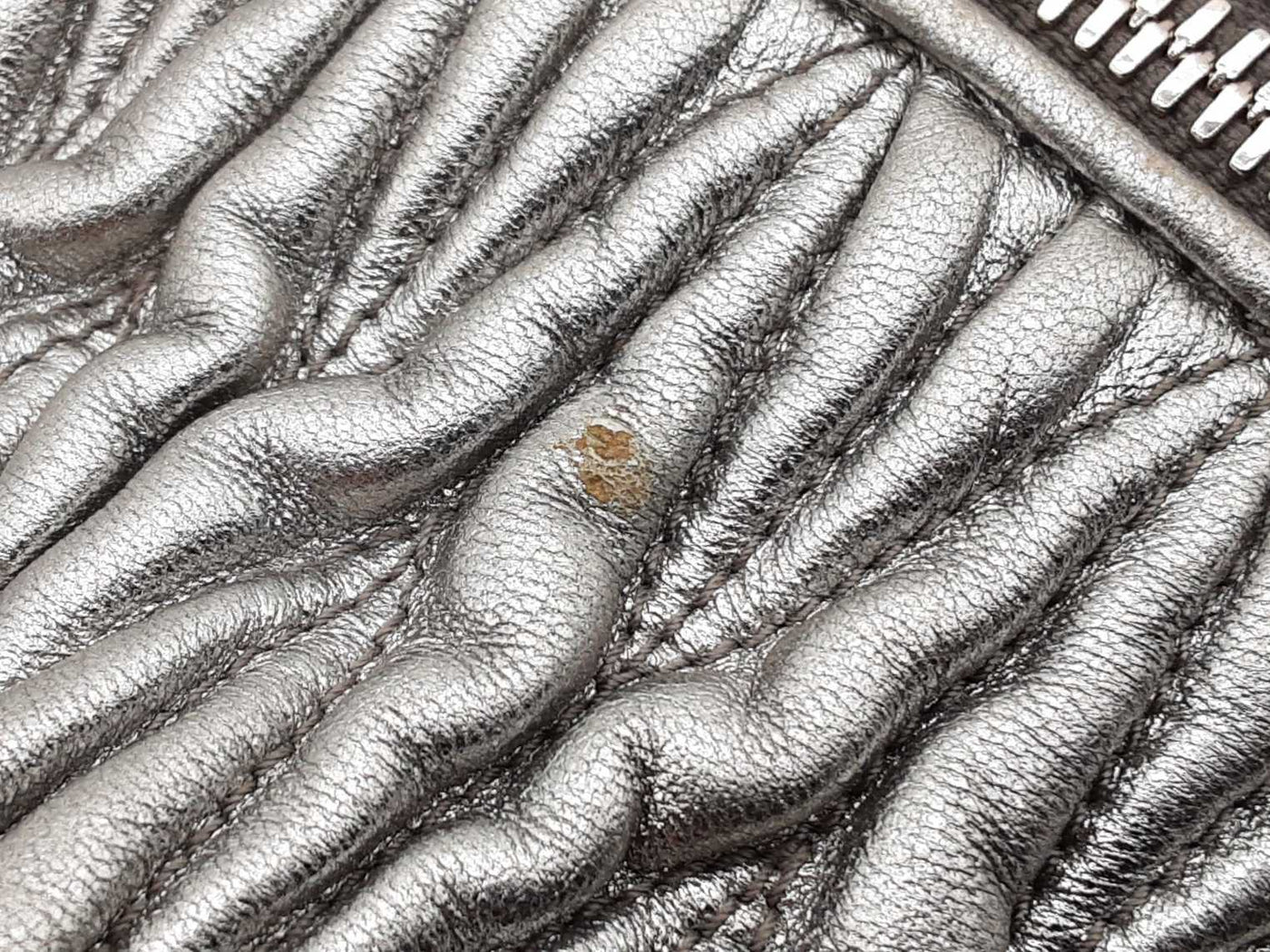 Miu Miu Metalic Silver Leather Micro Crossbody Bag Eb0126cxzde