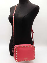 Valentino Rockstud Camera Crossbody Bag In Fuschia Leather Fw0625ozxdu