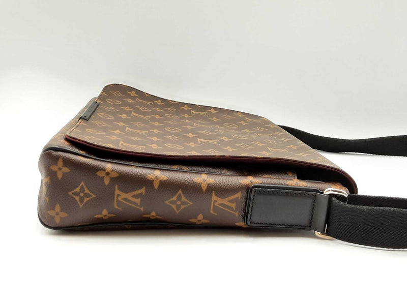 Louis Vuitton District Mm Monogram Coated Canvas Messenger Bag Fw0325pwxdu