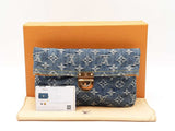Louis Vuitton Pochette Plat Clutch In Monogram Blue Denim Fw0526crzdu