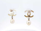 Chanel 2012 Crystal Strass & Faux Pearl Gold-tone Drop Stud Earrings Fw0826orxd7