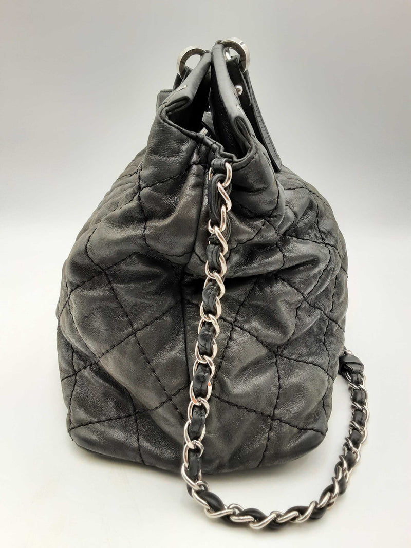 Chanel Cc Sea Hit Quilted Iridescent Black Leather Tote Bag Fw1024pxzsa