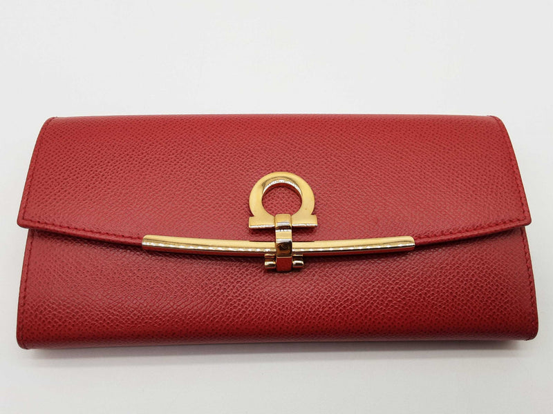 Salvatore Ferragamo Gancini Red Leather Continental Wallet Do0725lxzde