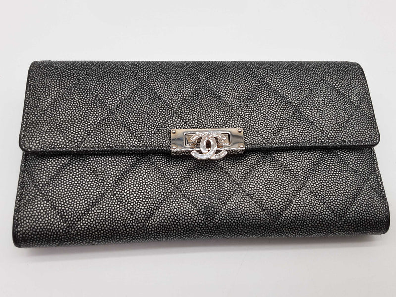 Chanel Gusset Dark Gray Metallic Quilted Caviar Leather Flap Wallet Do0425erxde