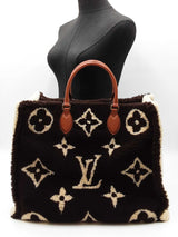 Louis Vuitton Onthego "Teddy" In Monogram Giant Shearling Fw0626llxzdu