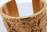 Chanel Coco Chanel Medallion & Rococo Cuff Bracelet Eb1026irxde