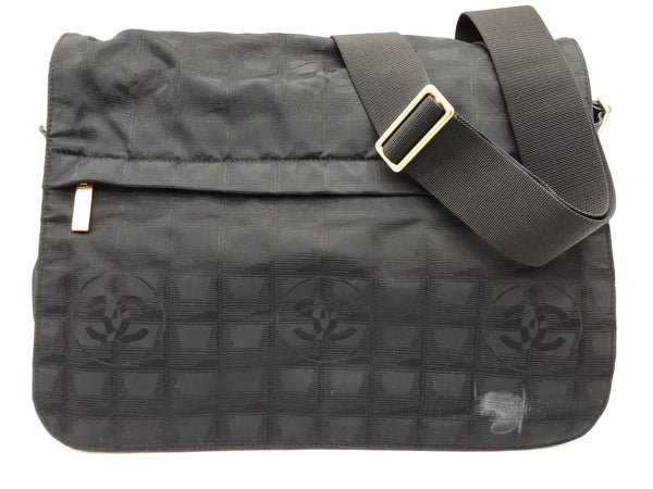 Chanel Travel Line Black Cc Logo Nylon Messenger Bag Do825oxzde
