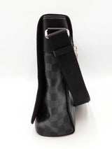 Louis Vuitton District Gm Messenger Bag In Damier Graphite Canvas Fw0326pzxdu