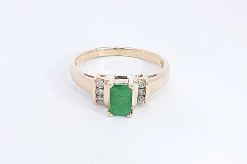 Green Gemstone & Diamond Ring In 14k Yellow Gold 2.8 Grams Size 7 Eb1024lxzsa