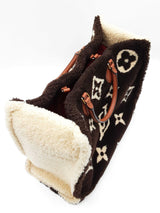 Louis Vuitton Onthego "Teddy" In Monogram Giant Shearling Fw0626llxzdu
