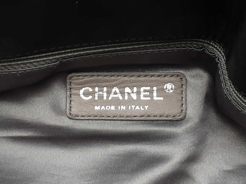 Chanel Mademoiselle Door Latch Tote In Diamond-quilted Black Leather Fw0925rxzdu