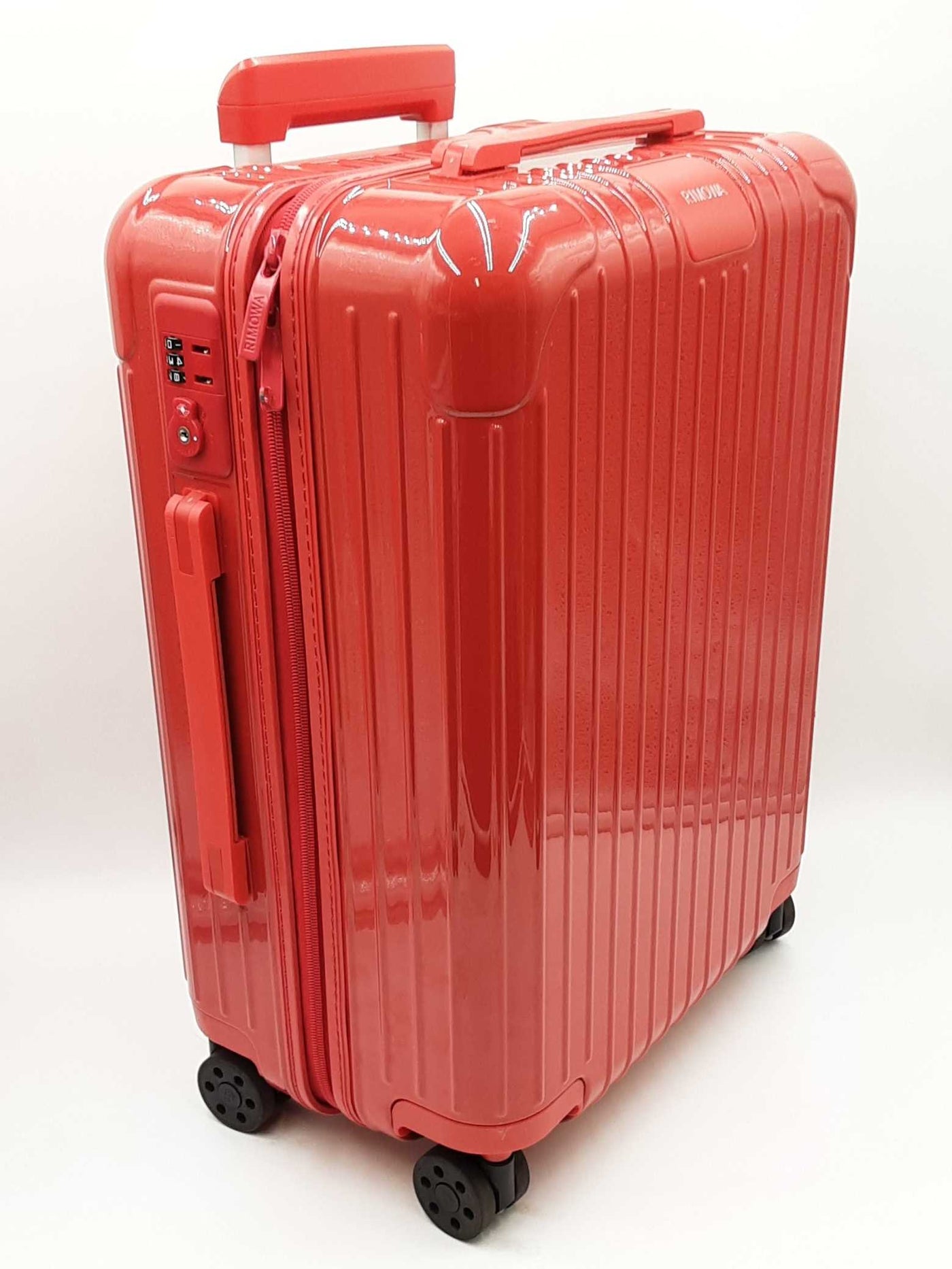 Rimowa Essential Lightweight Wheeled Cabin Suitcase In Gloss Red
