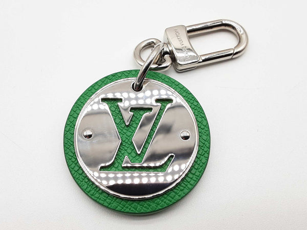Louis Vuitton Lv Green Leather Metal Logo Keychain Do0325lrxde