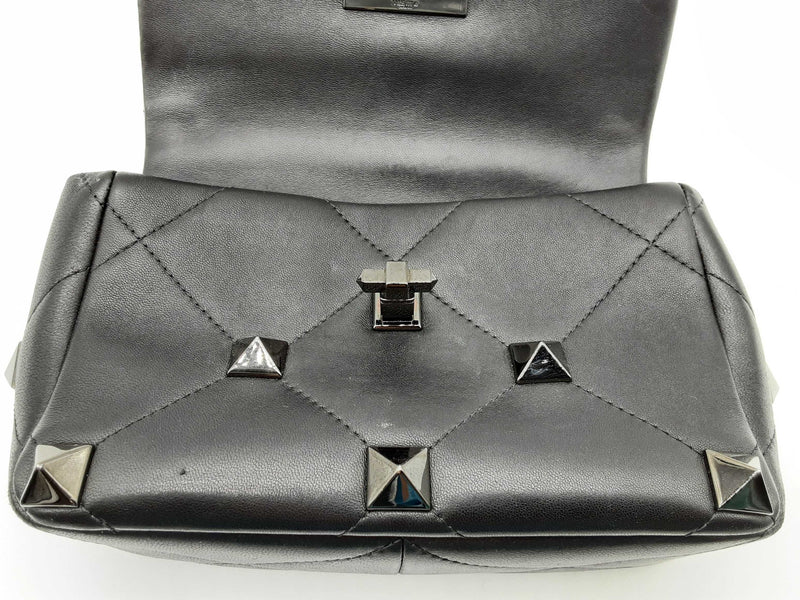 Valentino Garavani Roman Stud Black Quilted Leather Shoulder Bag Do0225crzde