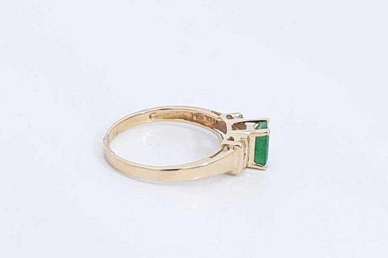 Green Gemstone & Diamond Ring In 14k Yellow Gold 2.8 Grams Size 7 Eb1024lxzsa