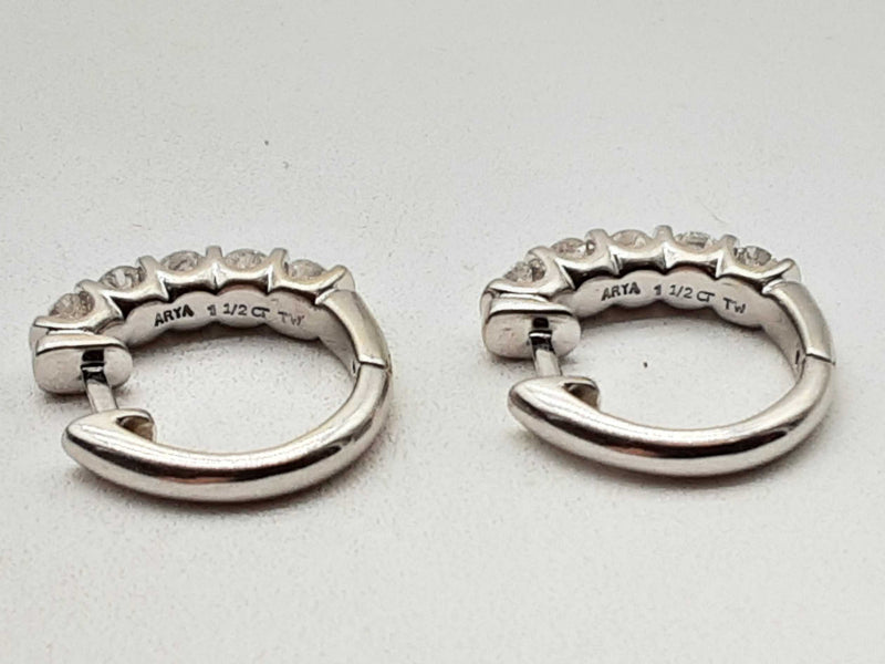 Approx 2.0 Ctw Diamonds 10k White Gold 9.0g Clasp Hoop Earrings Do0125lrxzde