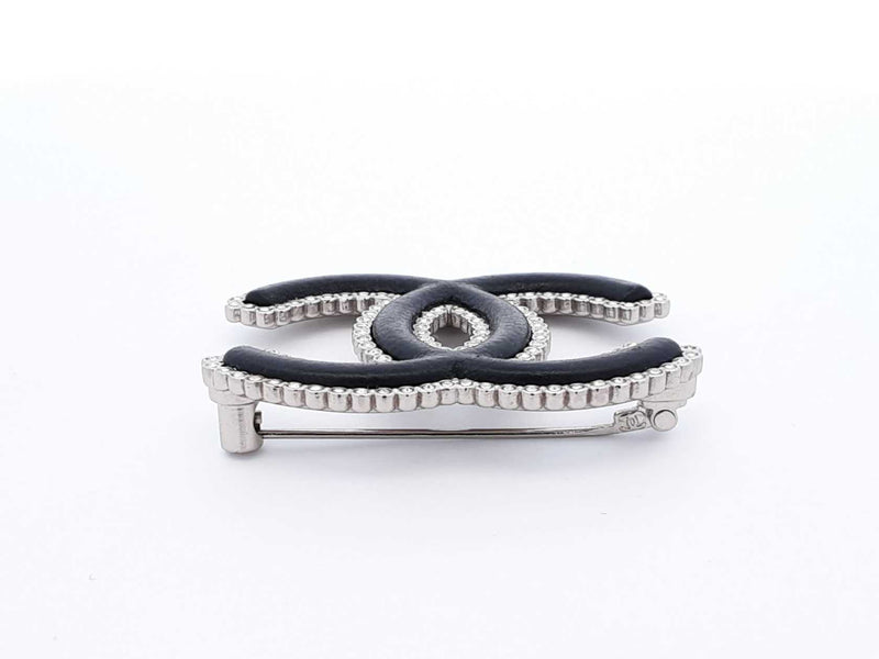 Chanel Cc Logo Silver-tone Brooch In Black Lambskin Leather & Strass Fw1125rzdu
