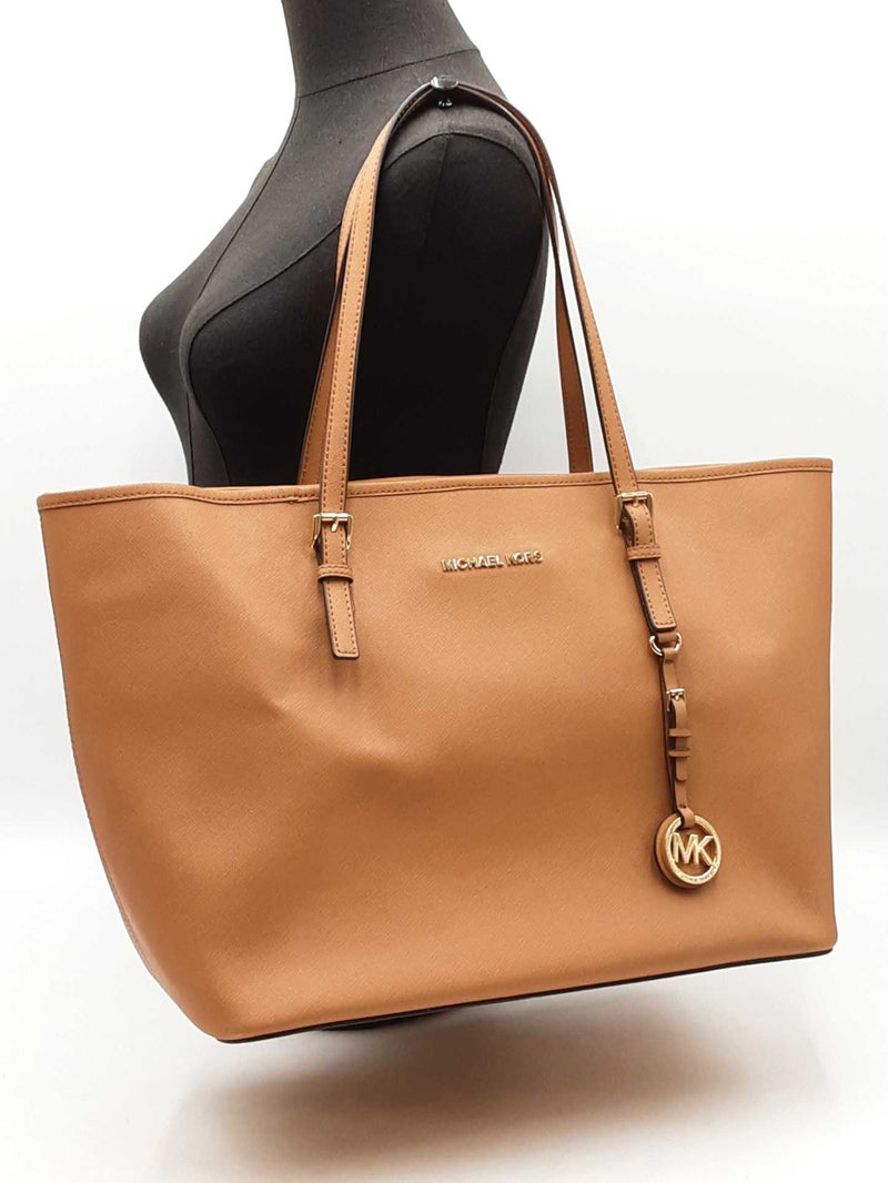 Michael Kors Jet Set Travel Tote In Brown Saffiano Leather Fw1125lrdu