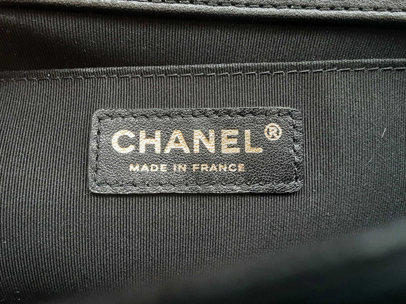 Chanel Medium Boy Bag Black Patent Leather Handbag Aa0425lzxzsa