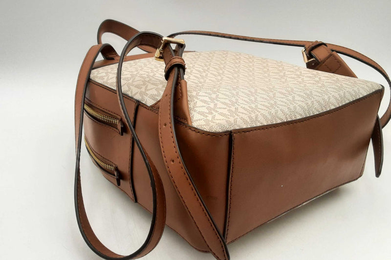Michael Kors Jaycee Logo Backpack Eb1024pxsa