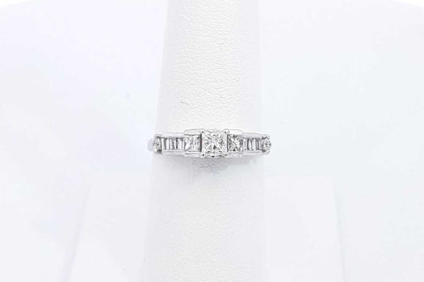 0.76ctw Diamond Ring In 14k White Gold 2.4 Grams Size 7 Eb0425oixsa