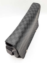 Louis Vuitton District Gm Messenger Bag In Damier Graphite Canvas Fw0326pzxdu