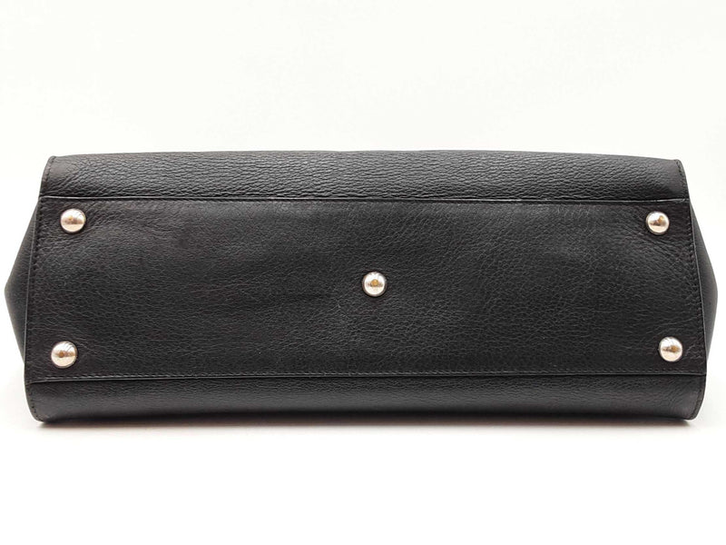 Salvatore Ferragamo Gancini Shoulder Bag In Black Leather Fw0925lordu