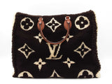 Louis Vuitton Onthego "Teddy" In Monogram Giant Shearling Fw0626llxzdu