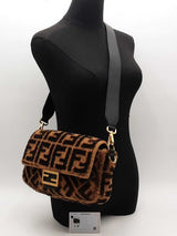 Fendi Baguette Shearling Brown Handbag Aa0526czxsa