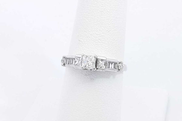 0.76ctw Diamond Ring In 14k White Gold 2.4 Grams Size 7 Eb0425oixsa
