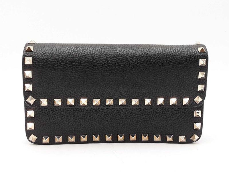 Valentino Garavani Rockstud Flap Wallet With Chain In Black Leather Fw0925pzxdu