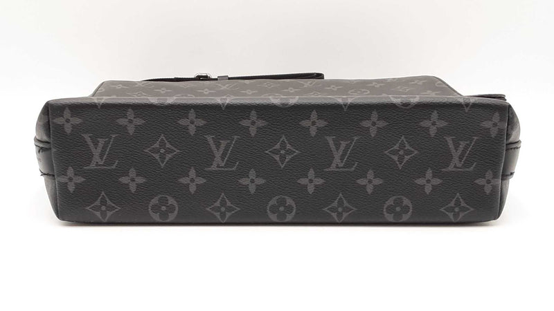 Louis Vuitton Monogram Eclipse District Mm Messenger Bag Fw0525exzdu