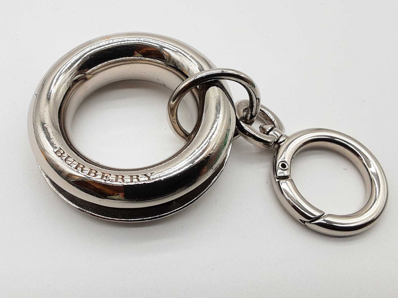 Burberry Palladium Plated Leather Detail Grommet Keychain Bag Charm Do10llxde