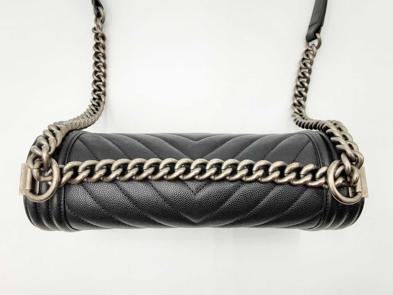 Chanel Boy Bag In Chevron V-stitch Black Caviar Leather Fw1224wxzx