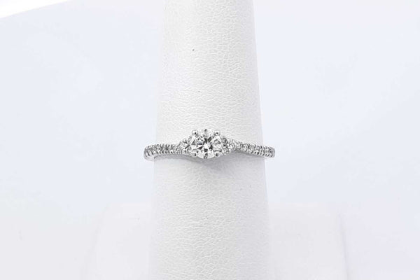 0.63ctw Diamond Ring In 14k White Gold 2.5 Grams Size 7 Eb0925lexdu